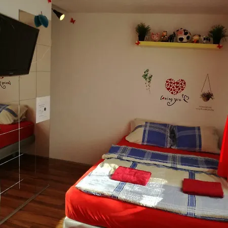 Love Studio By The Metro * Praga